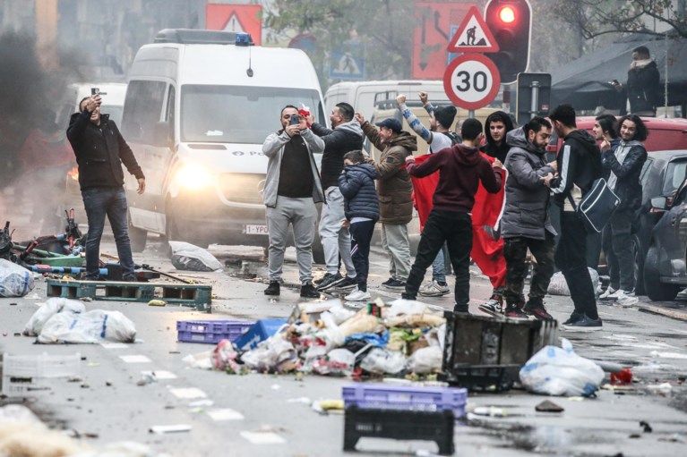 Relschoppers op ramkoers met politie na WK-wedstrijd België-Marokko