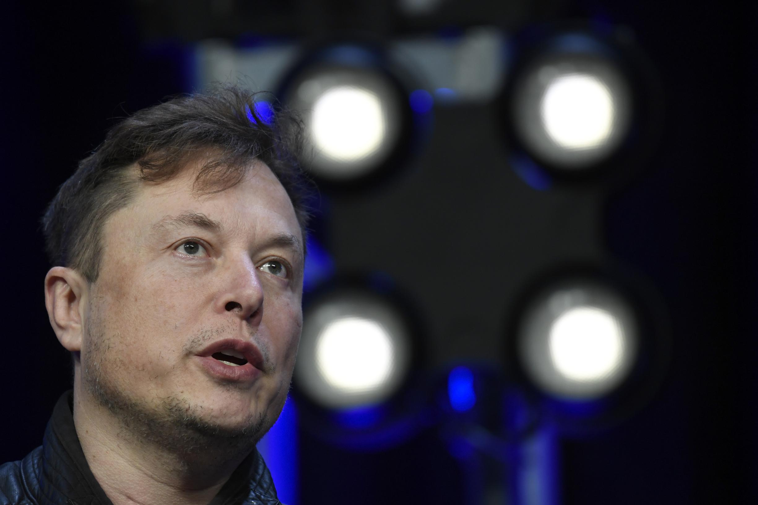 Elon Musk è in rotta di collisione con Apple