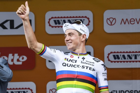 Remco Evenepoel klopt Wout van Aert en wint Vélo d’Or, Lotte Kopecky tweede bij de vrouwen