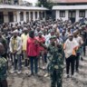 Honderden vrijwilligers melden zich aan in Goma om de strijd aan te gaan tegen de M23-rebellen. 