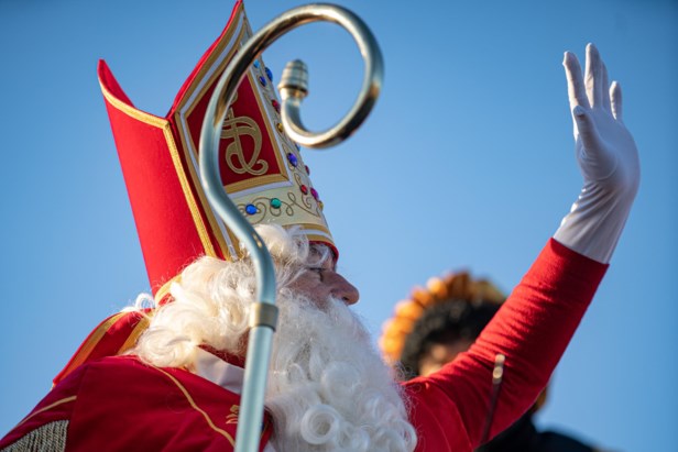 Waarom gooit Sinterklaas kapoentje schoentje? | De Mobile