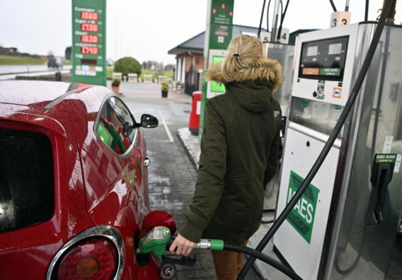 Benzine tanken wordt weer wat goedkoper