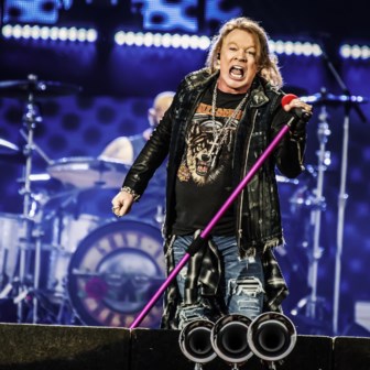 Guns N’ Roses klaagt wapen- en rozenwinkel aan