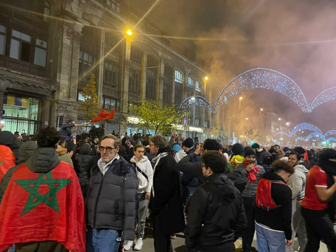 Vuurwerk en dansende jongeren in Brussel na WK-stunt van Marokko tegen Spanje, maar ook opnieuw rellen