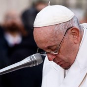 Paus Franciscus overmand door emoties tijdens gebed voor Oekraïne