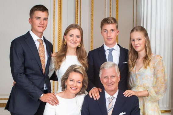 Koninklijke familie verspreidt stemmige kerstkaart met familiehondjes