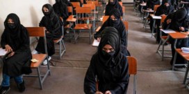 Bewakers ontzeggen vrouwen toegang tot universiteiten na verbod van taliban: ‘We zijn alles kwijt’