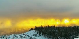 Optische illusie: zon steekt Canadees meer in brand