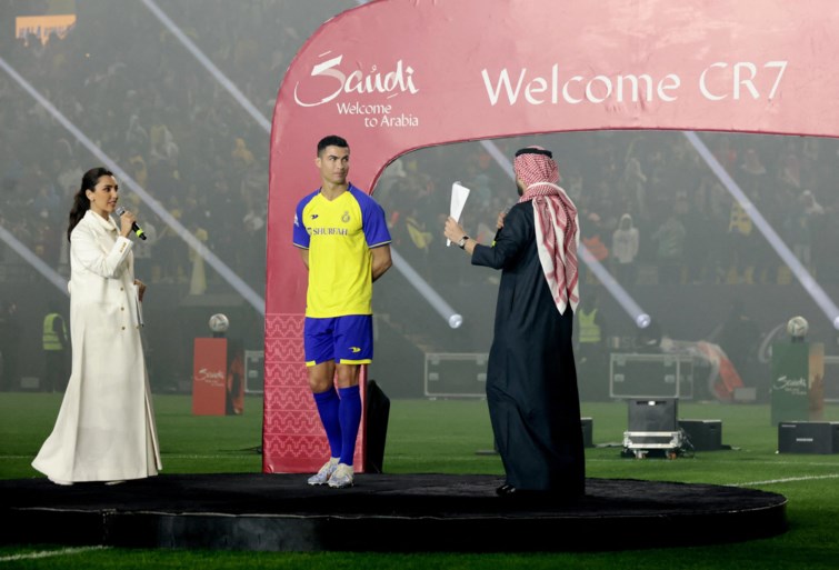 Cristiano Ronaldo voorgesteld bij Saudische Al-Nassr: ‘Mijn werk in Europa zit erop’
