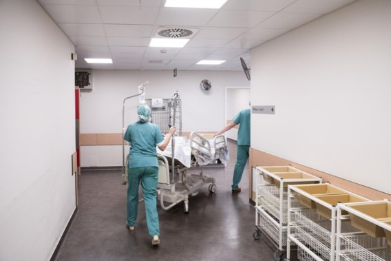 Vandenbroucke duwt ziekenhuizen naar meer dagopnames om bedden en personeel te sparen