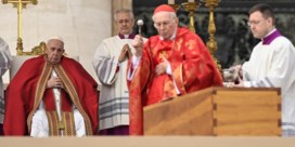 Voor het eerst in meer dan 200 jaar begraaft huidige paus zijn voorganger: zo verliep begrafenis van Benedictus XVI