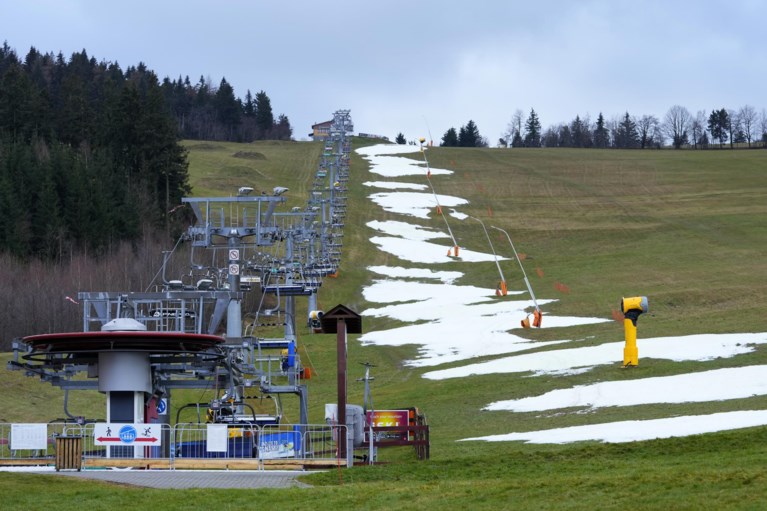 Ski resorts suffer from a lack of snow