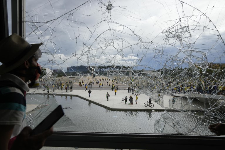 Boze Bolsonarofans doen bestorming van Capitool over in Brasilia