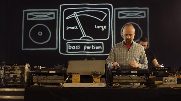 از دوبله تا داب استپ: بهترین مهمانی های فصل بهار