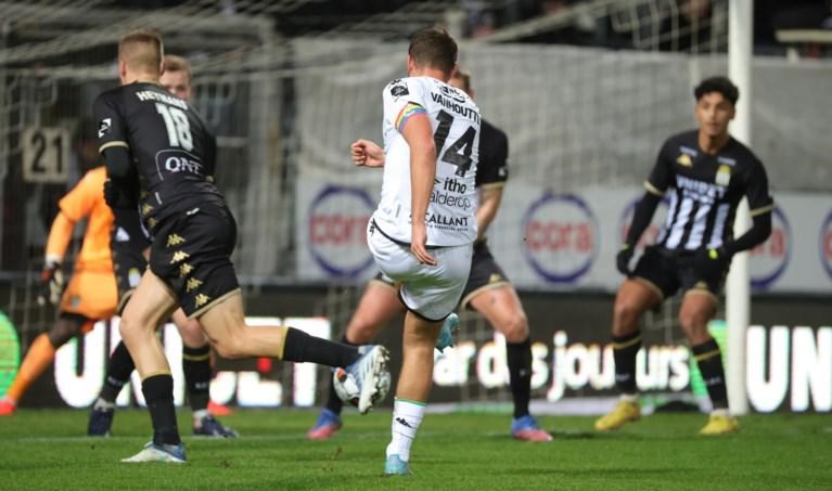 Charleroi draait scheve situatie om tegen Cercle Brugge en springt over Anderlecht in het klassement