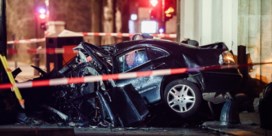 Auto botst tegen Brandenburger Tor, bestuurder overleden