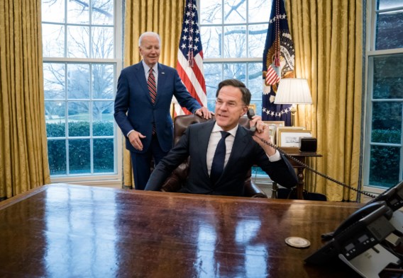 Hoe kwam premier Rutte achter bureau van Oval Office terecht?