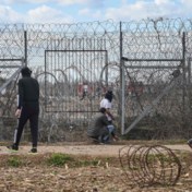 Griekenland gaat hek op grens met Turkije verlengen om meer migranten tegen te houden