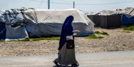 Frankrijk repatrieert 15 vrouwen en 32 kinderen uit jihadistenkamp in Syrië