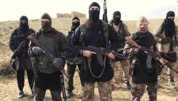 De man met het hoedje: even een ‘held’ van Islamitische Staat, maar meestal gewoon van de foto geknipt