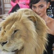 Kylie Jenner en couturehuis Schiaparelli onder vuur voor verheerlijken van de jacht