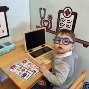 Vierjarige Teddy leert zichzelf lezen en mag bij hoogbegaafdenclub Mensa