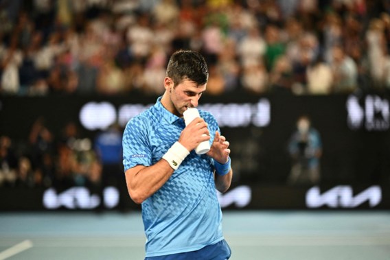 Djokovic voor tiende keer naar finale Australian Open, waar hij Tsitsipas treft