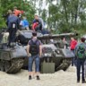 Een Leopard­tank van het Belgische leger kon in 2011 tijdens een open­deurdag in Leopoldsburg op grote belangstelling rekenen.