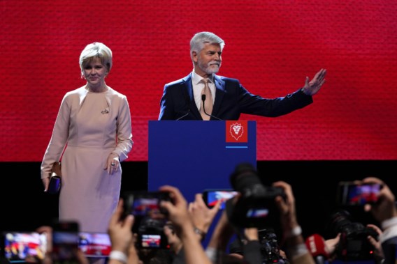 Oud-Navo-generaal Pavel klopt populistische Babis in Tsjechische presidentsverkiezingen 