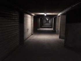 Bewoners vinden koffer met enkel romp in beruchte garagebox in Deurne