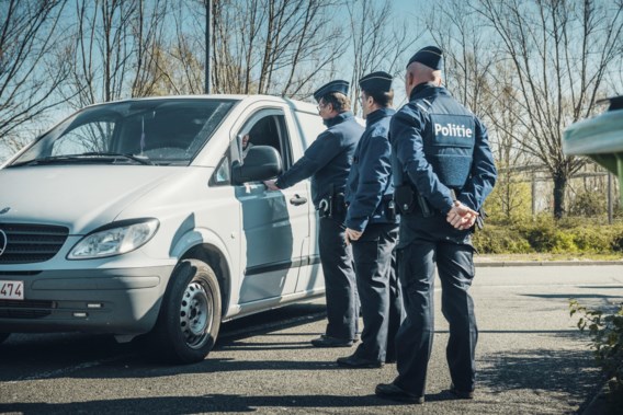 Politierechter: ‘Porsche-eigenaar krijgt nu soms al hogere boete dan een Lada-rijder’