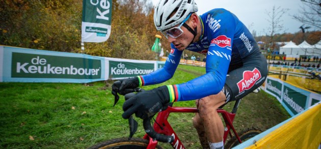 Mathieu van der Poel rijdt zondag zijn enige cross van belang: ‘Zonder wereldtitel is dit geen geslaagd crossseizoen’