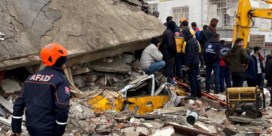 Meer dan driehonderd doden in Turkije en Syrië na zware aardbeving