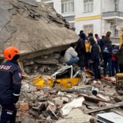 Meer dan driehonderd doden in Turkije en Syrië na zware aardbeving