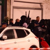 Twee personen opgepakt na zoektocht naar ‘gewapende verdachten’ in Europese wijk