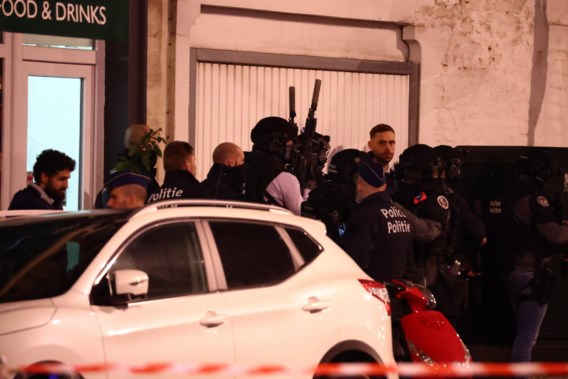 Twee personen opgepakt na zoekactie naar ‘gewapende verdachten’ in Europese wijk 