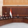 President Bashar al-Assad hield maandag crisisoverleg. Alle internationale hulp moet via Damascus verlopen.