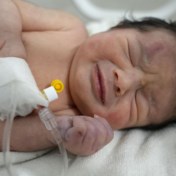 Pasgeboren baby vanonder puin gehaald na aardbeving Syrië