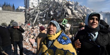 Live aardbeving | Dodental passeert de 12.000, kans dat overlevenden worden gered steeds kleiner