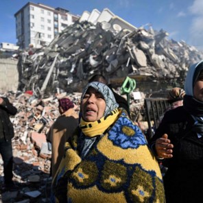 Live aardbeving | Dodental passeert de 12.000, kans dat overlevenden worden gered steeds kleiner