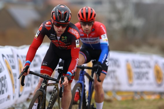 Eli Iserbyt profiteert van schuiver Lars van der Haar en wint Noorzeecross Middelkerke