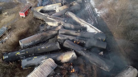 Grote bezorgdheid over ontspoorde trein met chemicaliën in Ohio: ‘Dit is ons Tsjernobyl’