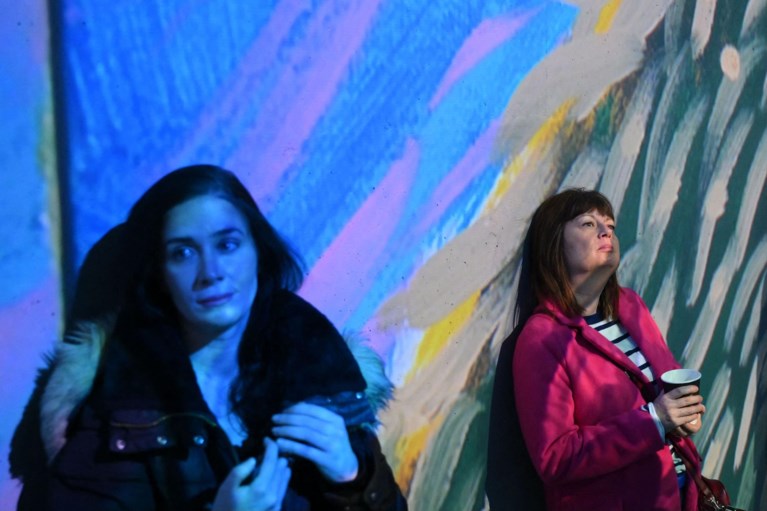 In Londen kun je je helemaal onderdompelen in de wereld van David Hockney 