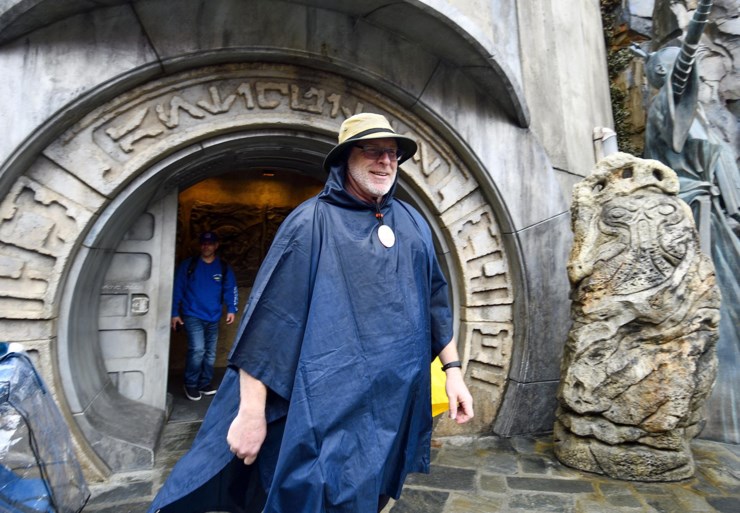 Amerikaan bezocht Disneyland 2.995 dagen op rij en breekt zo wereldrecord
