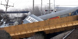 Ooggetuigen filmen hoe trein opnieuw ontspoort in Ohio