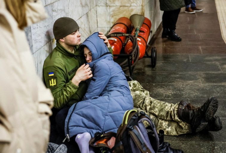 Zware raketaanvallen kosten aan minstens negen mensen het leven: ‘Russische barbarij’
