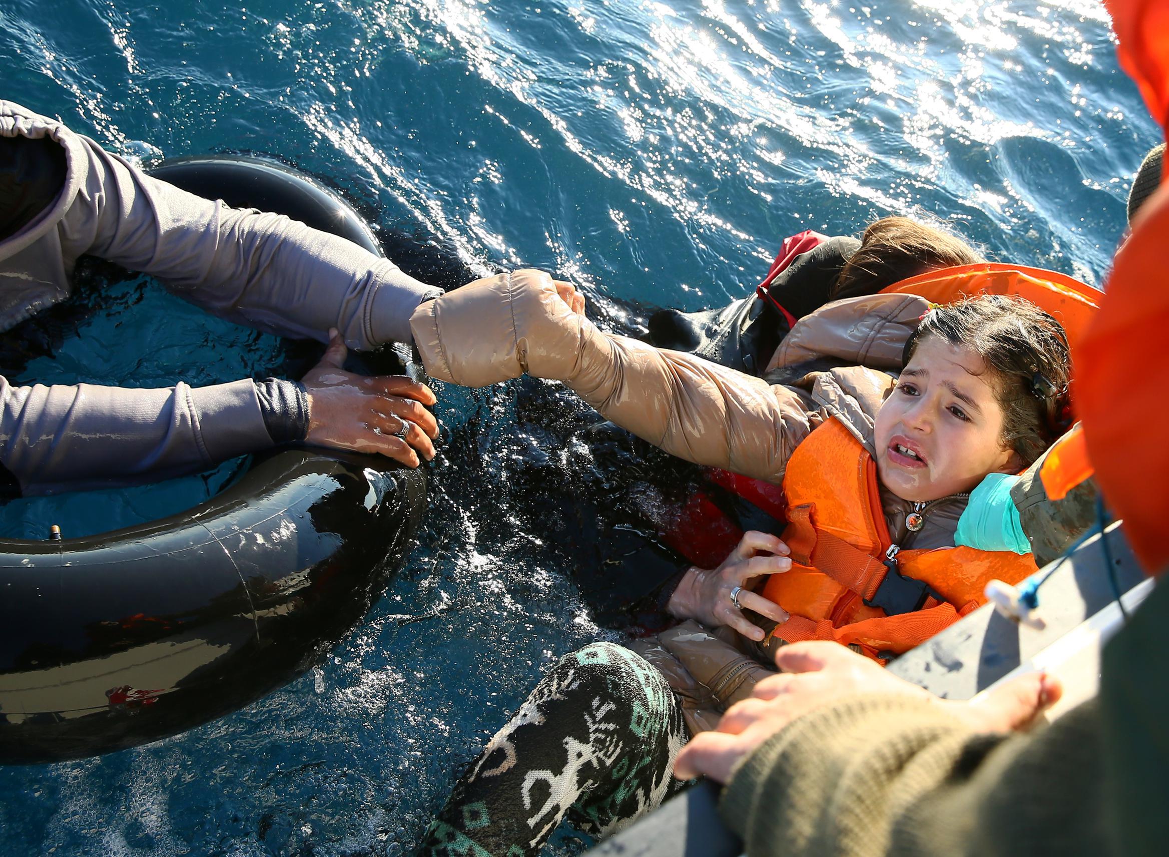 Vijf Migranten Verdronken In Egeïsche Zee, 1.000 Mensen Bereiken De ...