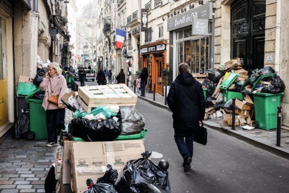 Stakende vuilnismannen houden voet bij stuk in Parijs 