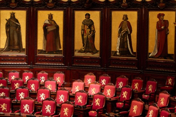 Laten we die gecensureerde foto’s van de Arenberg in de Senaat hangen