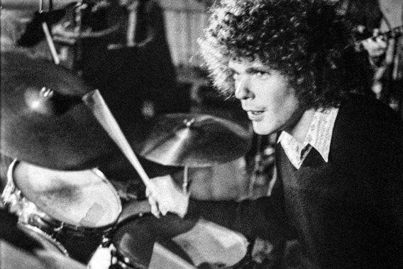 Geef mijn song aan de dochter van de drummer